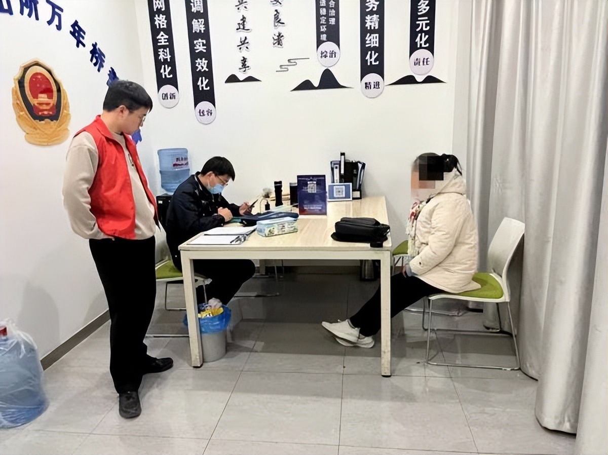 单亲妈妈陷入热恋 14岁儿子报警 民警夸赞男孩&ldquo;人间清醒&rdquo;