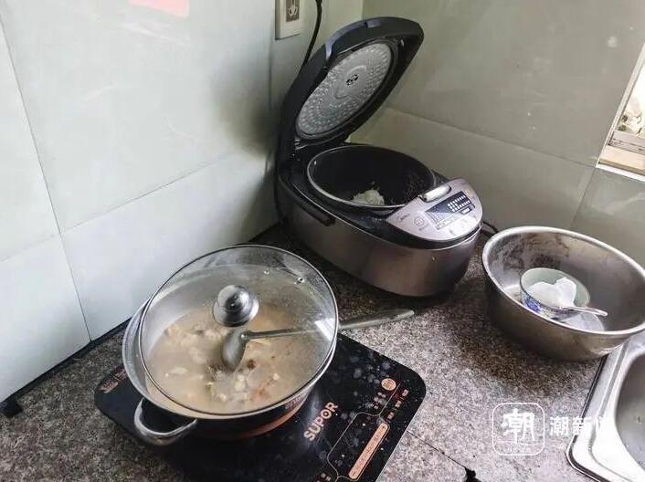 单亲爸爸跑车深夜未归 兄妹饿得报警