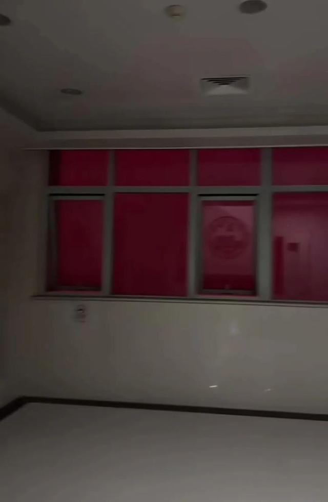 武汉凌晨现红色大雾 市民:十分诡异,持续了有一个小时