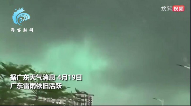 广东清远遭暴雨出现&ldquo;绿色天空&rdquo;