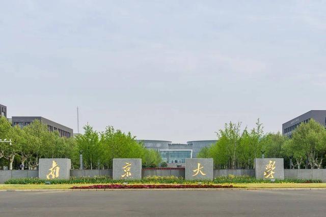杨幂发的是C扩不是C刊 学术界与娱乐圈的跨界碰撞