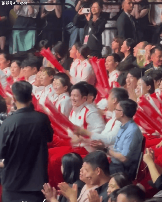 樊振东贴脸开大盛李豪 奥运冠军变搞笑担当